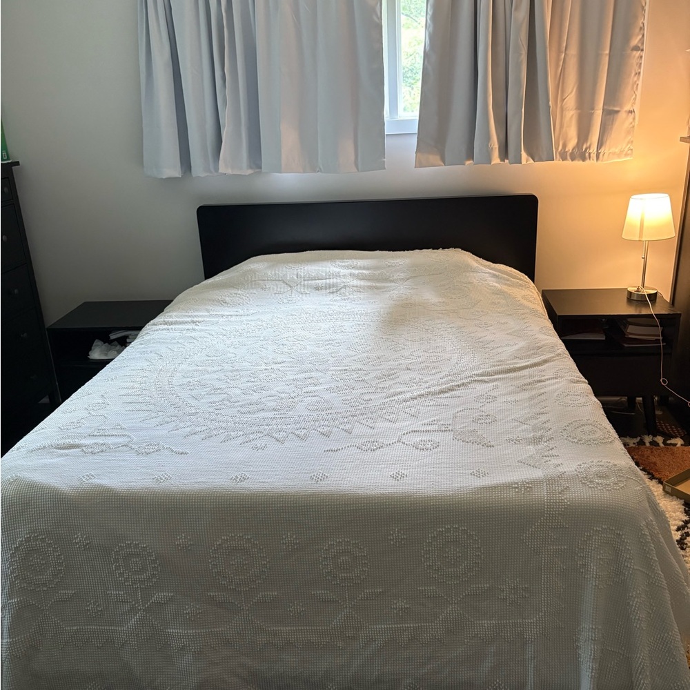 Elegant off white chenille Martha Washington
 Bedspread